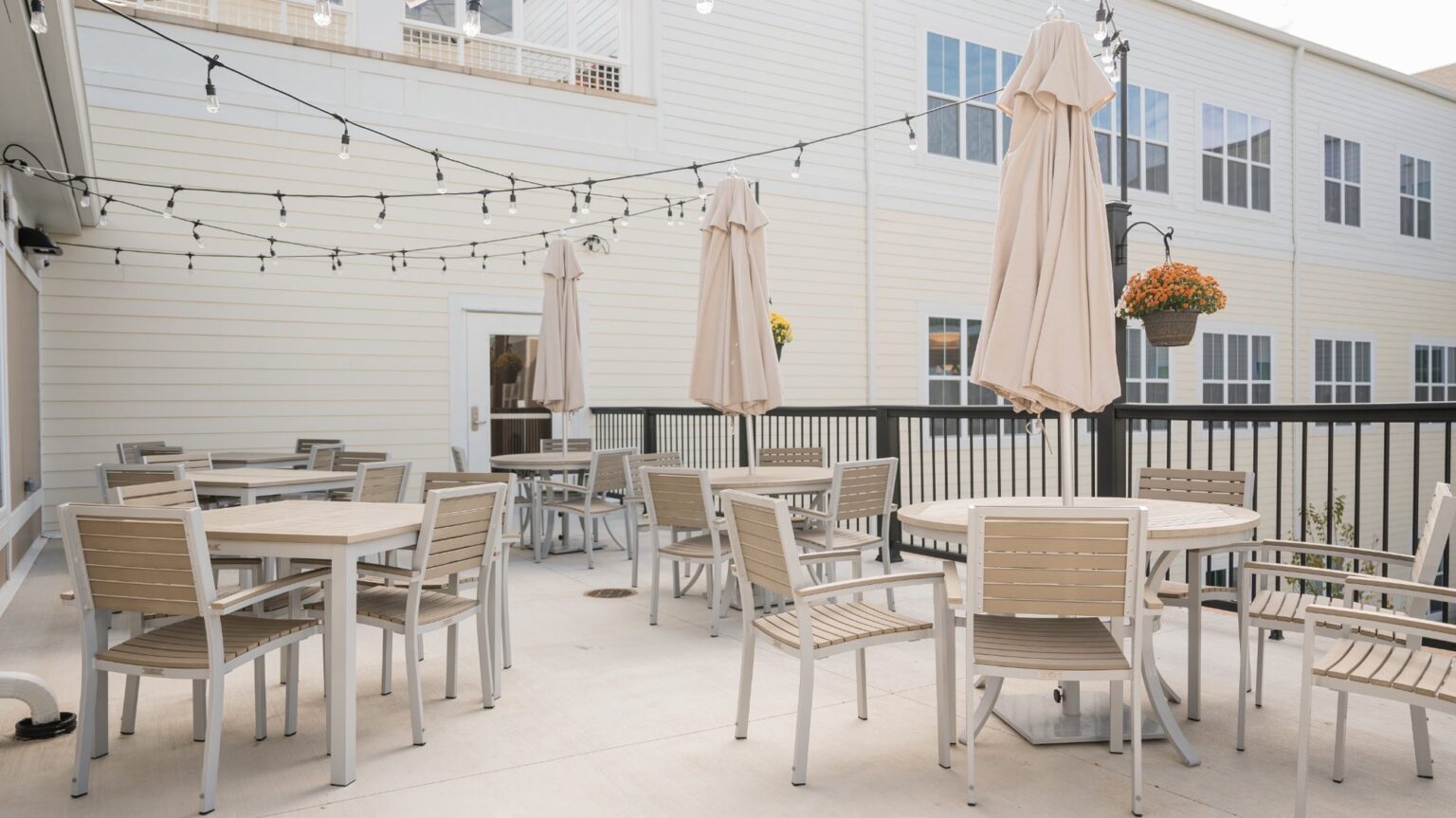 2000x1124_0025_Melody_Living